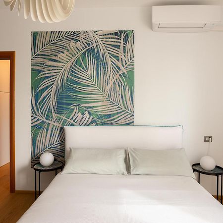 Suite 51 Appartamento Con Terrazzo A 50 Mt Dal Lago - Private Parking (Adults Only) Arona Bagian luar foto