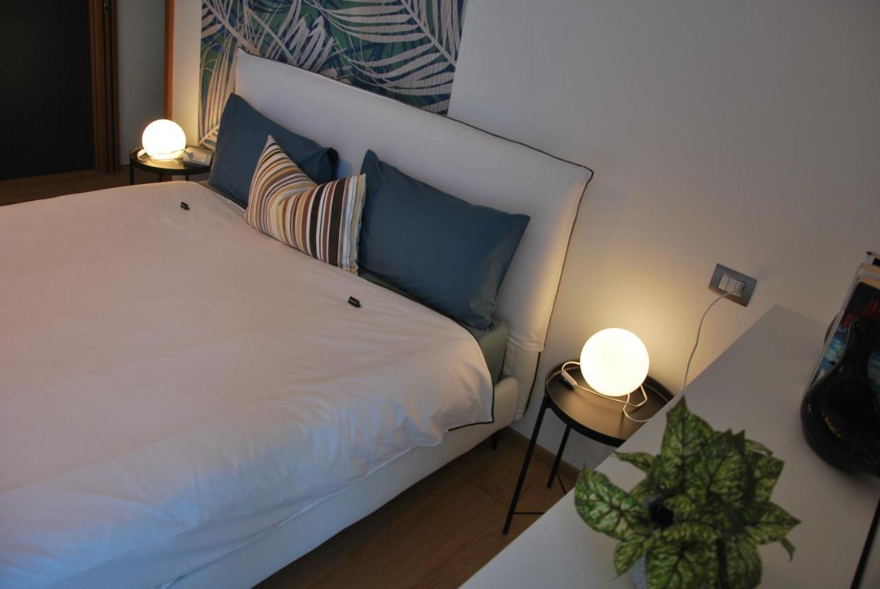 Suite 51 Appartamento Con Terrazzo A 50 Mt Dal Lago - Private Parking (Adults Only) Arona Bagian luar foto