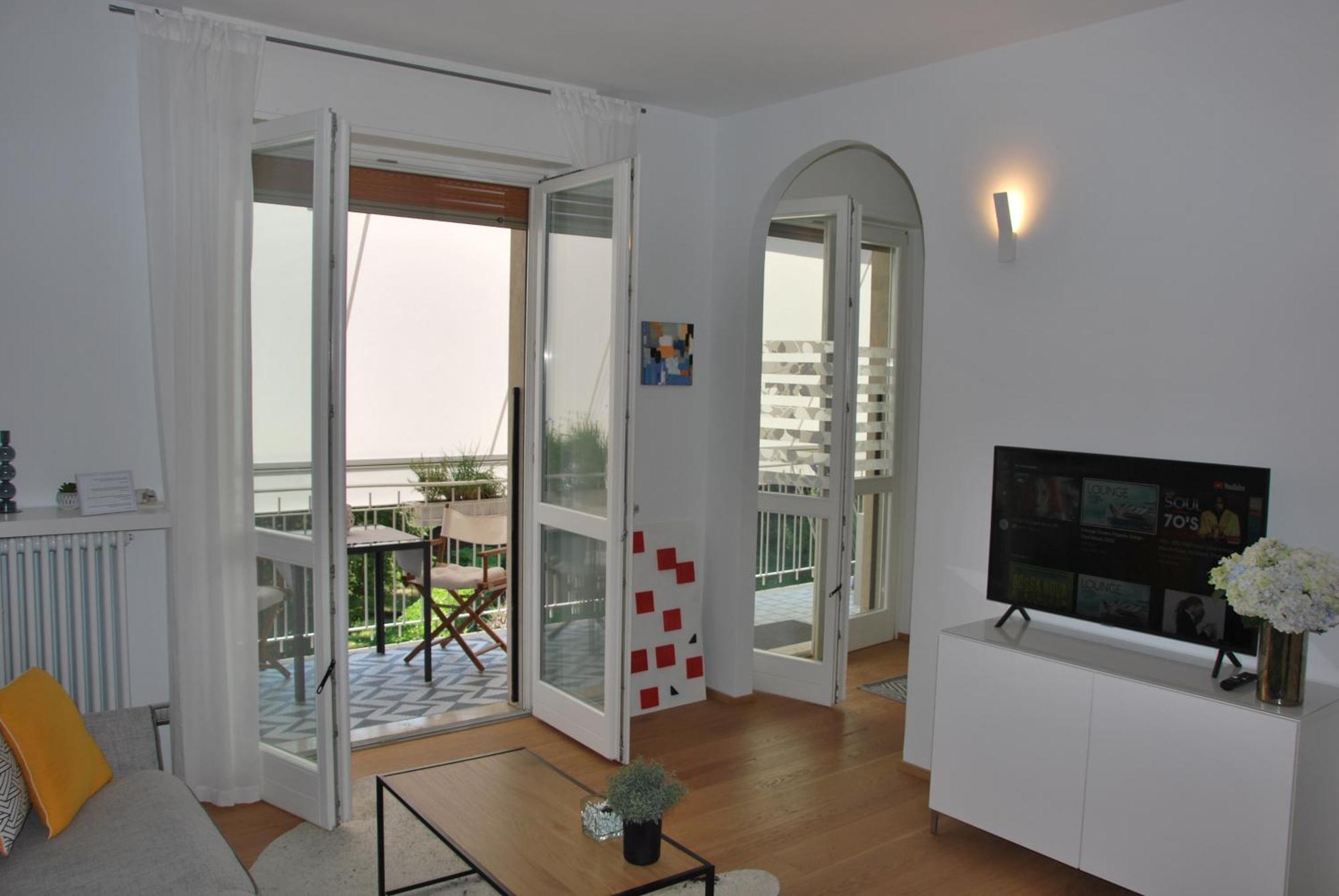 Suite 51 Appartamento Con Terrazzo A 50 Mt Dal Lago - Private Parking (Adults Only) Arona Bagian luar foto