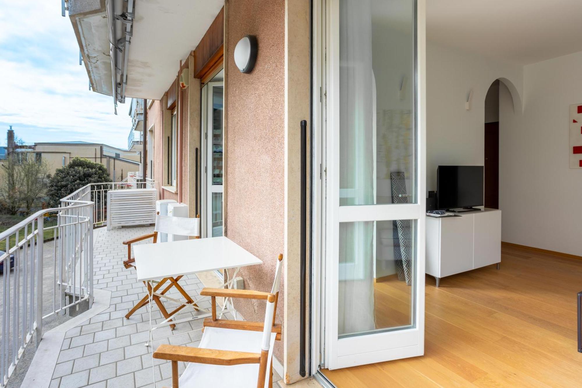 Suite 51 Appartamento Con Terrazzo A 50 Mt Dal Lago - Private Parking (Adults Only) Arona Bagian luar foto