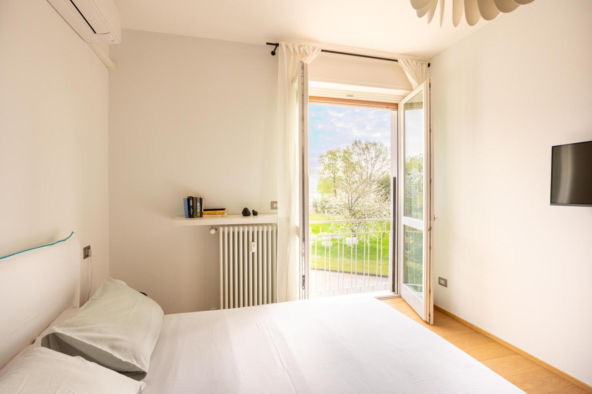 Suite 51 Appartamento Con Terrazzo A 50 Mt Dal Lago - Private Parking (Adults Only) Arona Bagian luar foto