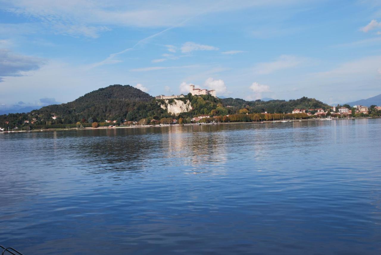 Suite 51 Appartamento Con Terrazzo A 50 Mt Dal Lago - Private Parking (Adults Only) Arona Bagian luar foto