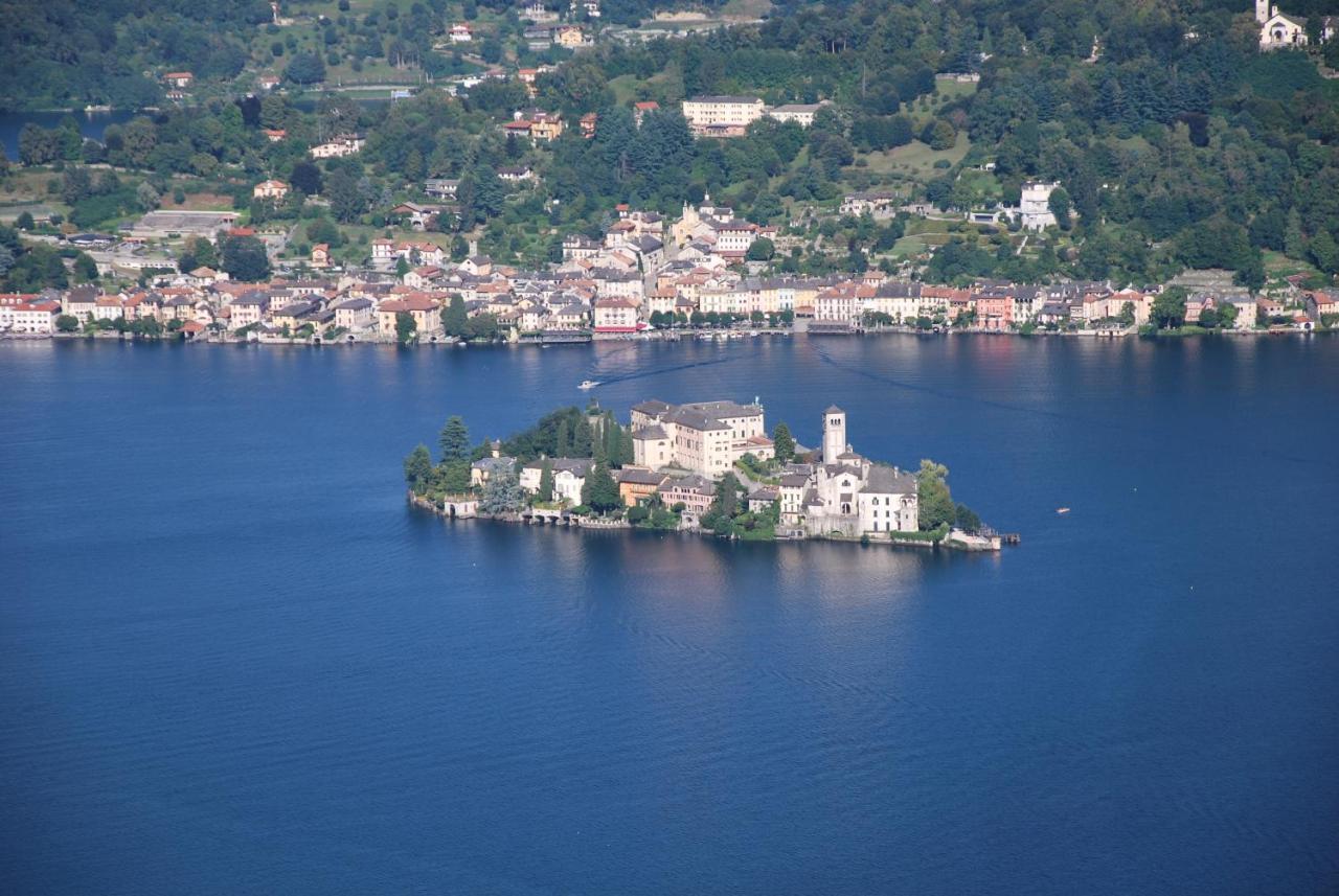 Suite 51 Appartamento Con Terrazzo A 50 Mt Dal Lago - Private Parking (Adults Only) Arona Bagian luar foto